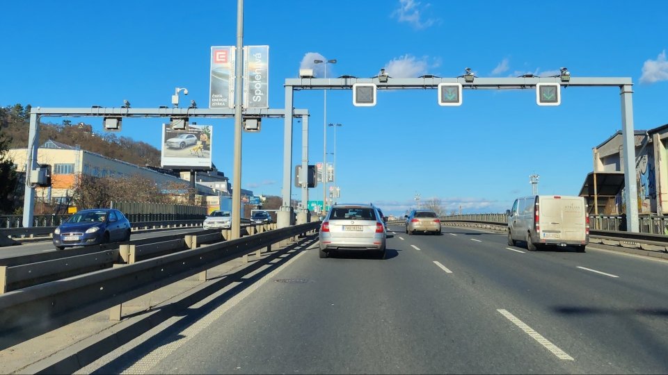 738b5ce7d9714e99d4b0d7f95944b4b3.usekove mereni pred tunelem mrazovka na mestskem okruhu v praze.20230119131545 1
