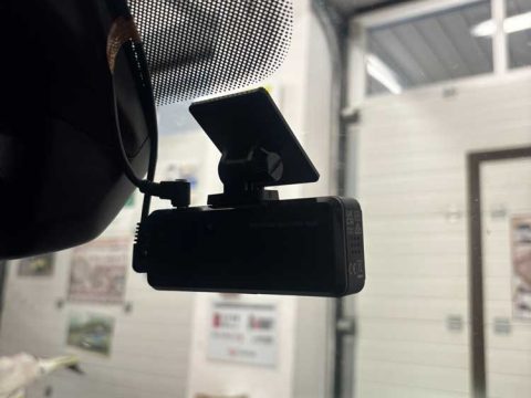 Montáž přední a zadní záznamové kamery Thinkware Q200 do Cupra Formentor